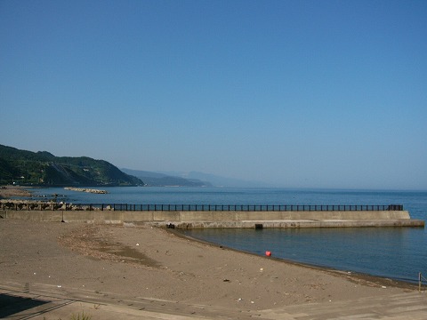 人工の小さなビーチ