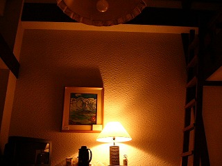 室内のデスク前