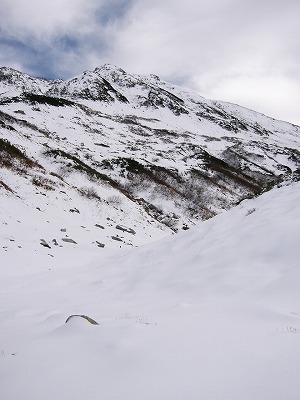 さらに進んで室堂山を見る