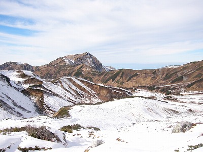 同じ地点から奥大日岳と室堂乗越付近