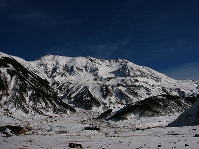 雷鳥平から台形の立山を