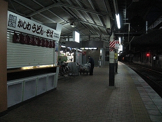 ホームの駅そば。