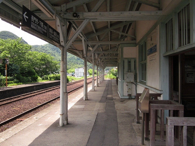ホームにて改札を右にして。萩駅。