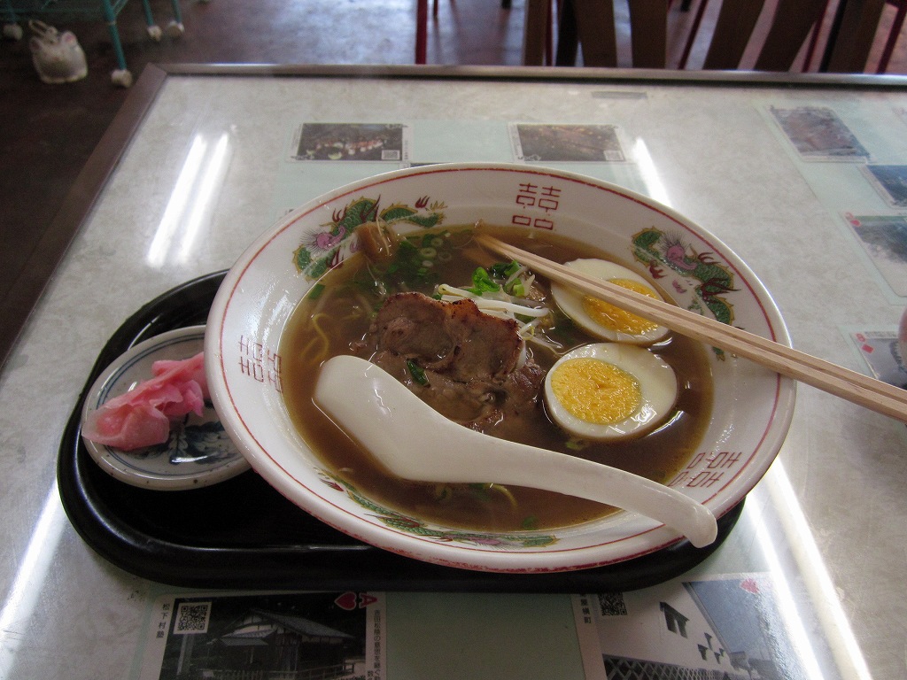 山本食堂のラーメン