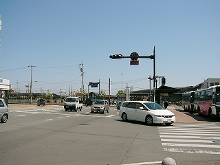 すがすがしい交差点。喧騒は無い。