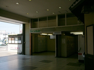 天井が一段と低くなったコインロッカーのスペース。