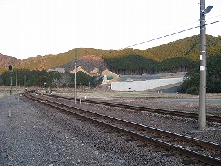 影野駅あたりの植林地帯