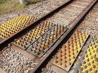 金属のずぶとい突起。