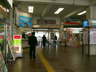 少しくらい駅舎内。