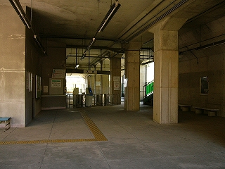 広いコンコース。