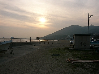 コンクリートの漁港。