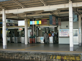 単式ホーム改札口