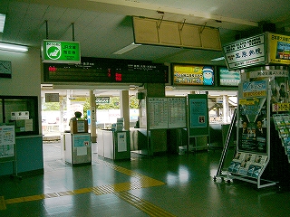 駅舎内から見た非自動改札