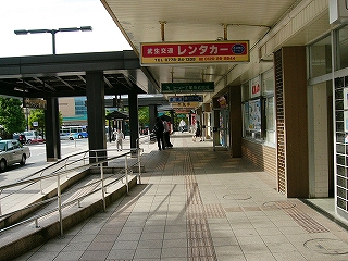 コンクリート駅舎の駅舎軒下