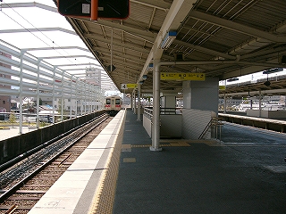 線路とホーム。