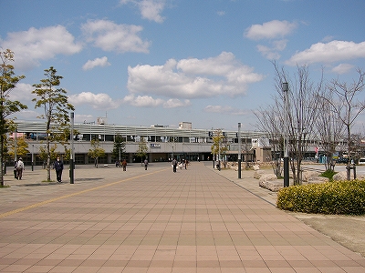 多少下り坂の広場。