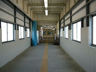 新設されたかのような通路。