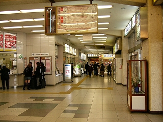 正面には直進する通路。それほど長くはない。