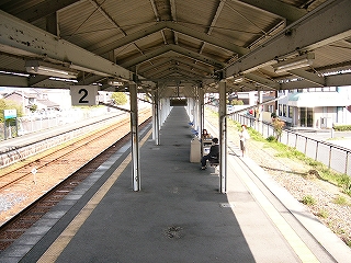 島式ホームの風景。